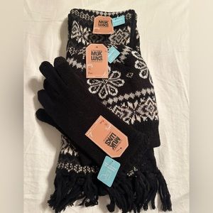 Muk Luks scarf set